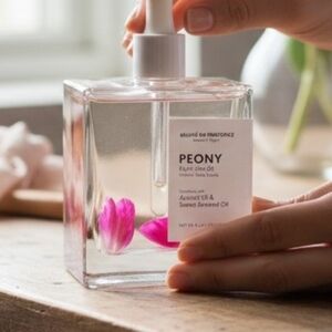 Peony Scented Oil with Pink Petals